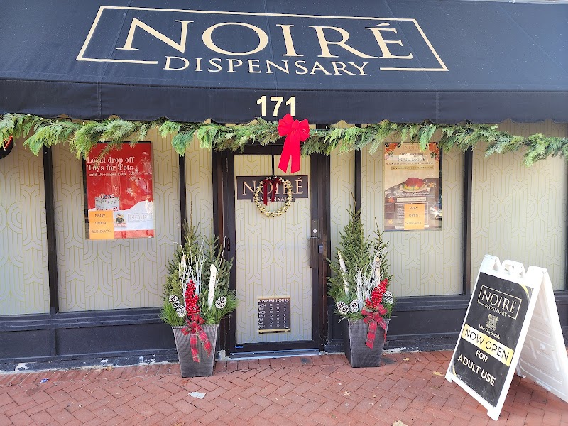 Noiré Dispensary Maplewood logo