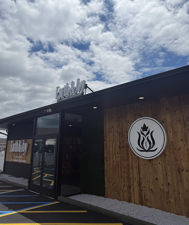 Earth & Ivy Lakehurst logo