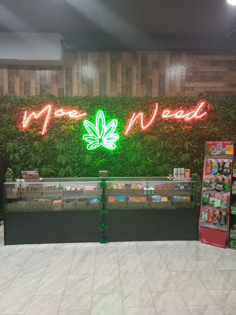 Moe Weed logo