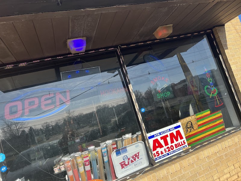 Lucky 7 Smoke Shop logo